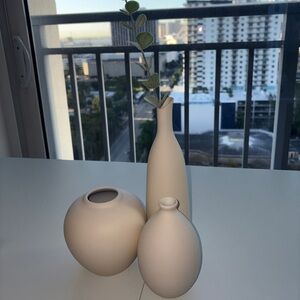 Elegant Cream Vase Set